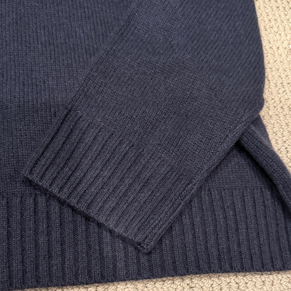 Jenni Kayne Deep Blue navy cashmere Crewneck Sweater size medium nwt - Picture 3 of 3
